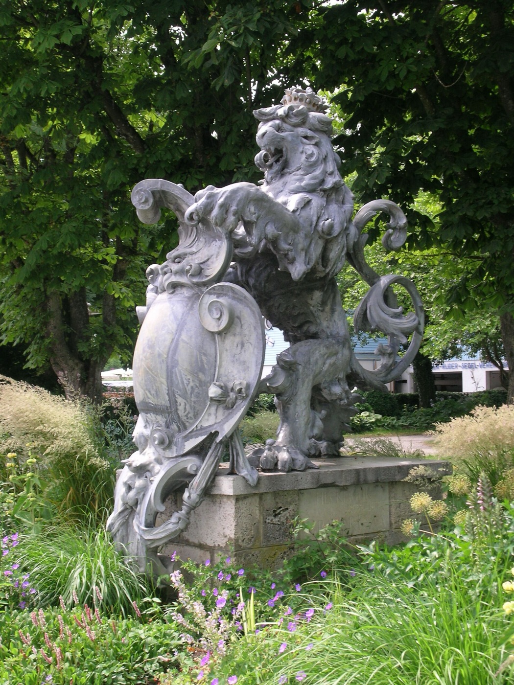 Der Bayerische Löwe an der Seepromenade in Starnberg